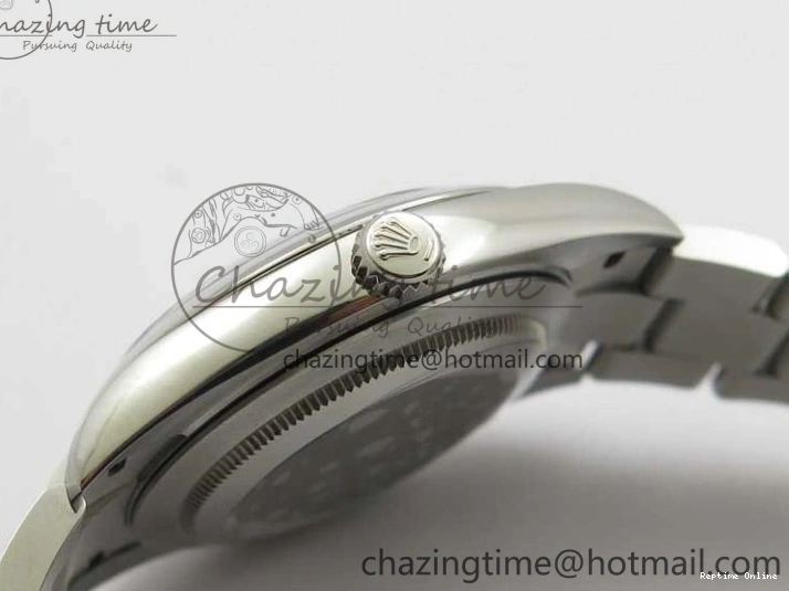 1226 Casual Oyster Perpetual 41mm 124300 EWF Best Edition Red Dial on SS Bracelet A 2856